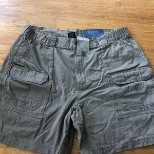 Men’s brown cargo shorts Croft and Barrow